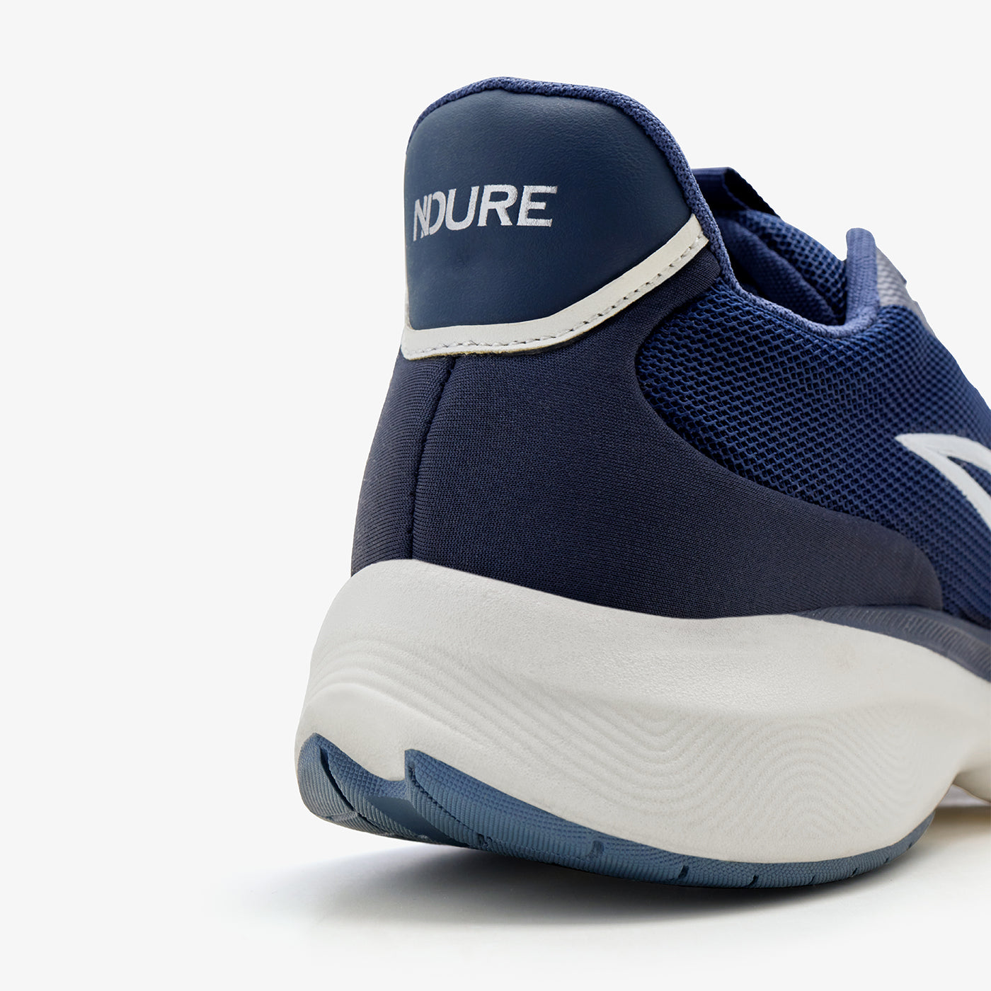 أحذية رياضية متباينة الألوان للرجال